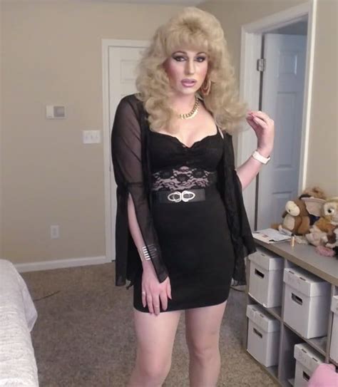 LOVE HER COCK @ Tranny Clips